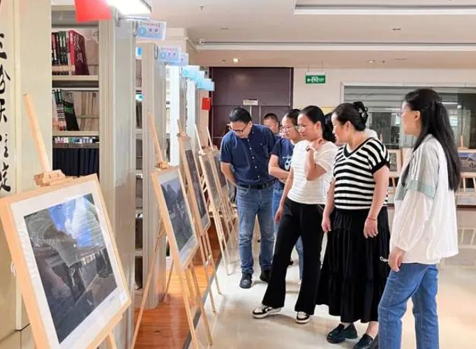 關嶺自治縣舉辦“安順市不可移動文物圖片展”